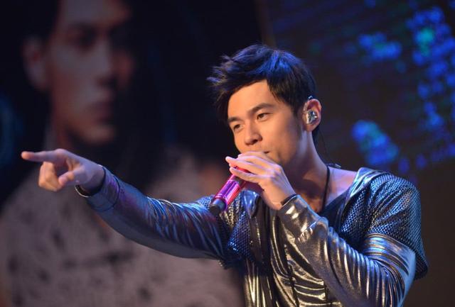 周杰伦和昆凌相差14岁的婚姻，却甜蜜得让人嫉妒