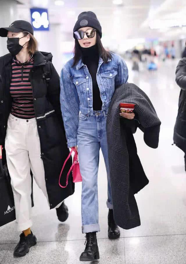 40岁秦岚美成“人间芭比”，一条渐变裙穿出婀娜身姿，女人味绝了