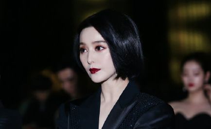 久违的范冰冰出席活动，利落短发造型亮了，是你心目中的范爷吗？