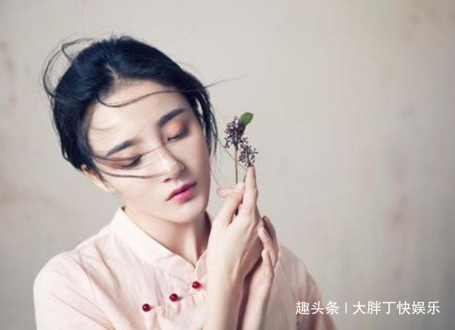 她三登春晚压轴出场,为渣男三年打掉两个孩子,自杀未遂暴瘦20斤