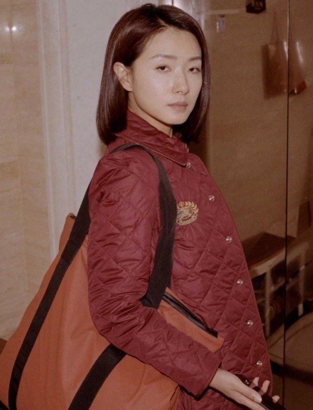 她是娱乐圈最干净女星，7次拒绝潜规则被封杀，今37岁美成初恋