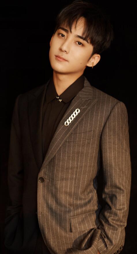 人生赢家“范建”,五个儿子个个是顶流,新一任的国民公公上线