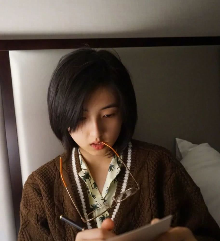 网红脸看多了会腻，“透明感女生”才是真气质！