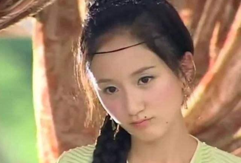 16岁因嘴角痣被关注,出道19年也没大火,将痣点掉事业却回春