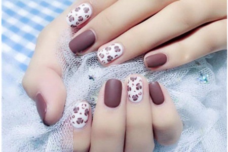 1573447785713319.jpg 美甲图片2019新款式秋冬季流行,显手白的深色美甲大全