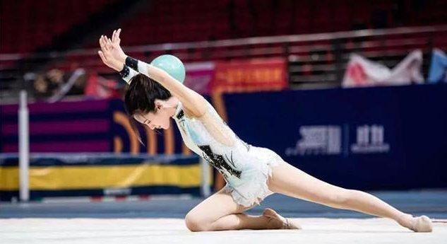 30岁的“糖宝”又火了,穿体操服参赛被拍之后,身材好到让人羡慕