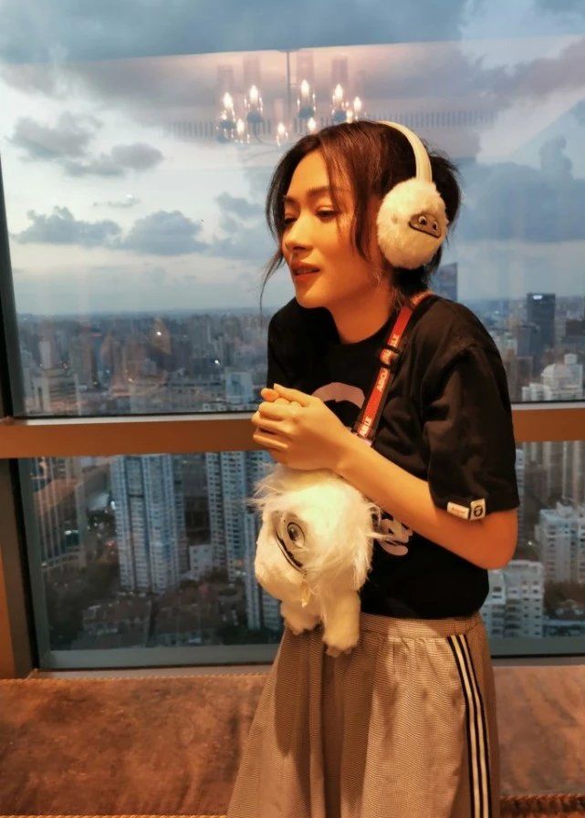 她是娱乐圈最干净女星，7次拒绝潜规则被封杀，今37岁美成初恋