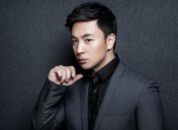 曾是家喻户晓的童星,长大后很少拍戏,现如今开着400万豪车