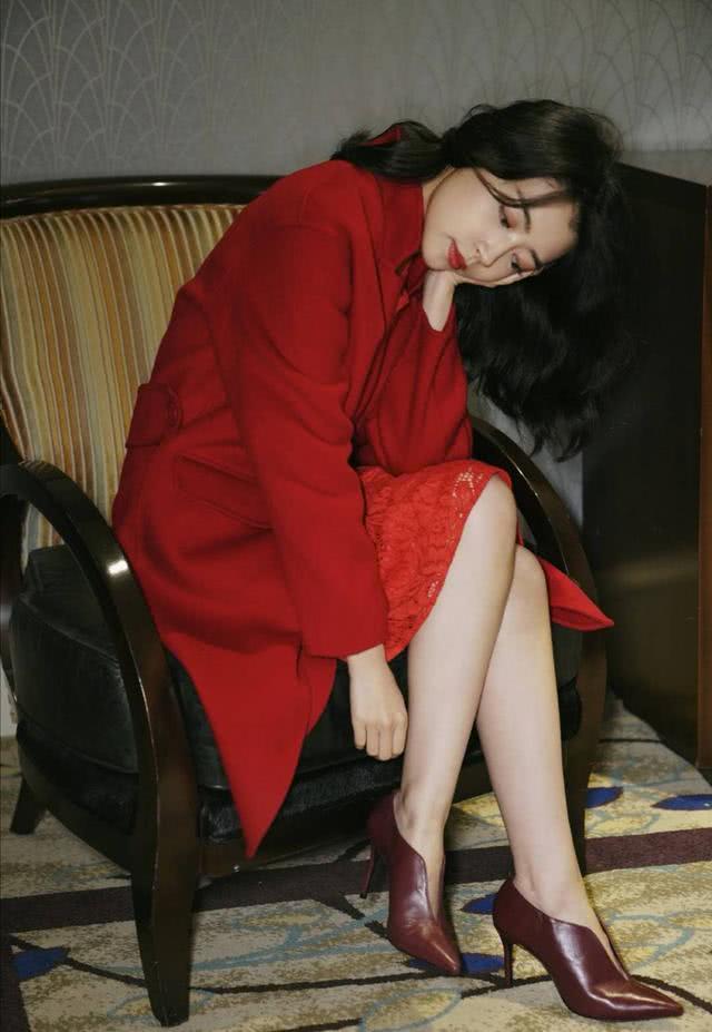 什么年龄的女生都可以，把2020年的“新年色”穿上身，显瘦又高级