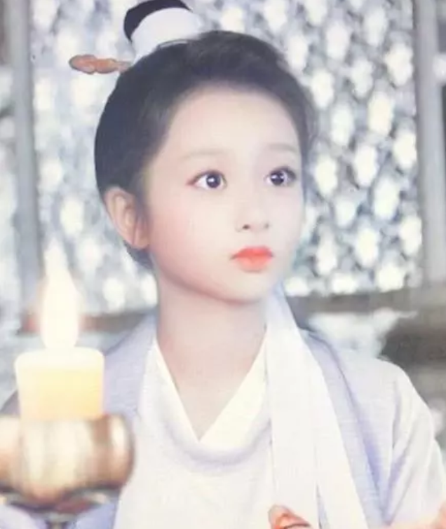 明星遇到娃娃滤镜,杨紫呆萌,杨幂可爱,看到朱一龙后血压控不住