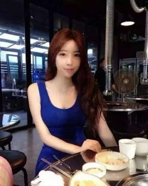 相差17岁“姐弟恋”开花结果,看到女方照片时候,网友这波不亏