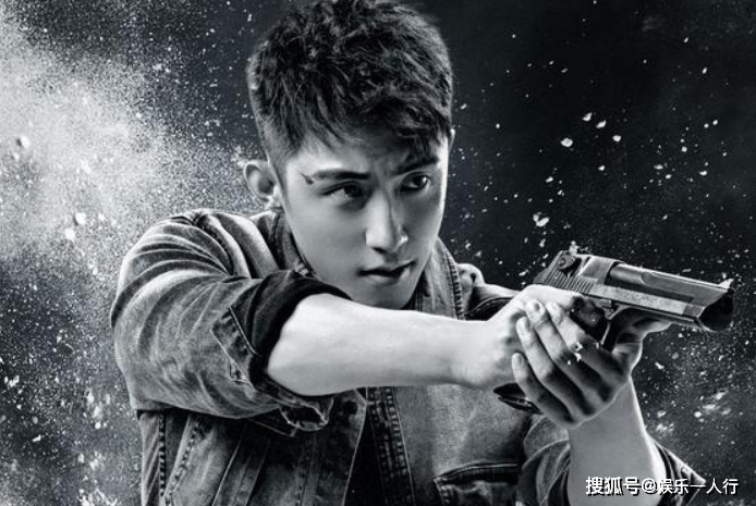 从烤肉店员转行成演员,年少成名一夜爆红却被封杀,沉寂两年成功翻红