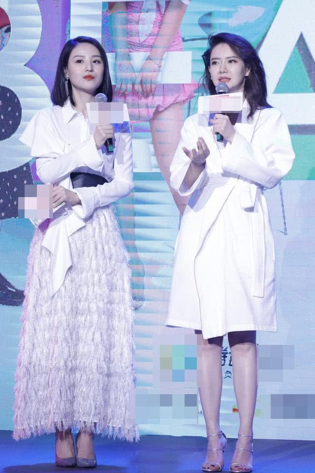 美女戚薇简直就是行走的衣架,随意穿浴袍出席活动,凌乱头发太有女人味