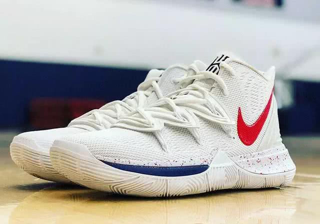 鞋跟神犬印花!欧文5新配色曝光