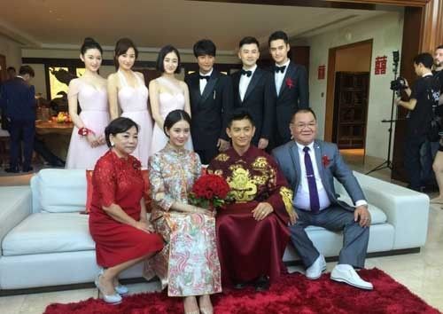 吴奇隆和丈母娘只差2岁！看到同框照片时，网友：叫妈有点尴尬