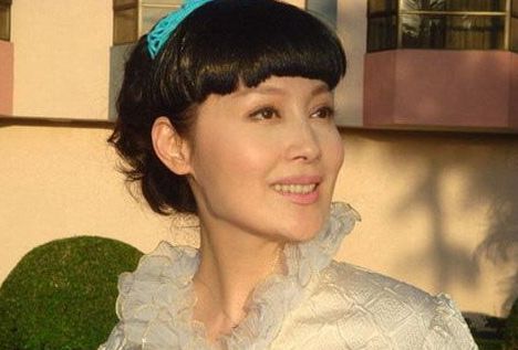 她曾与导演相爱16年，分开后对方恋上小30岁女星，今63岁依旧优雅