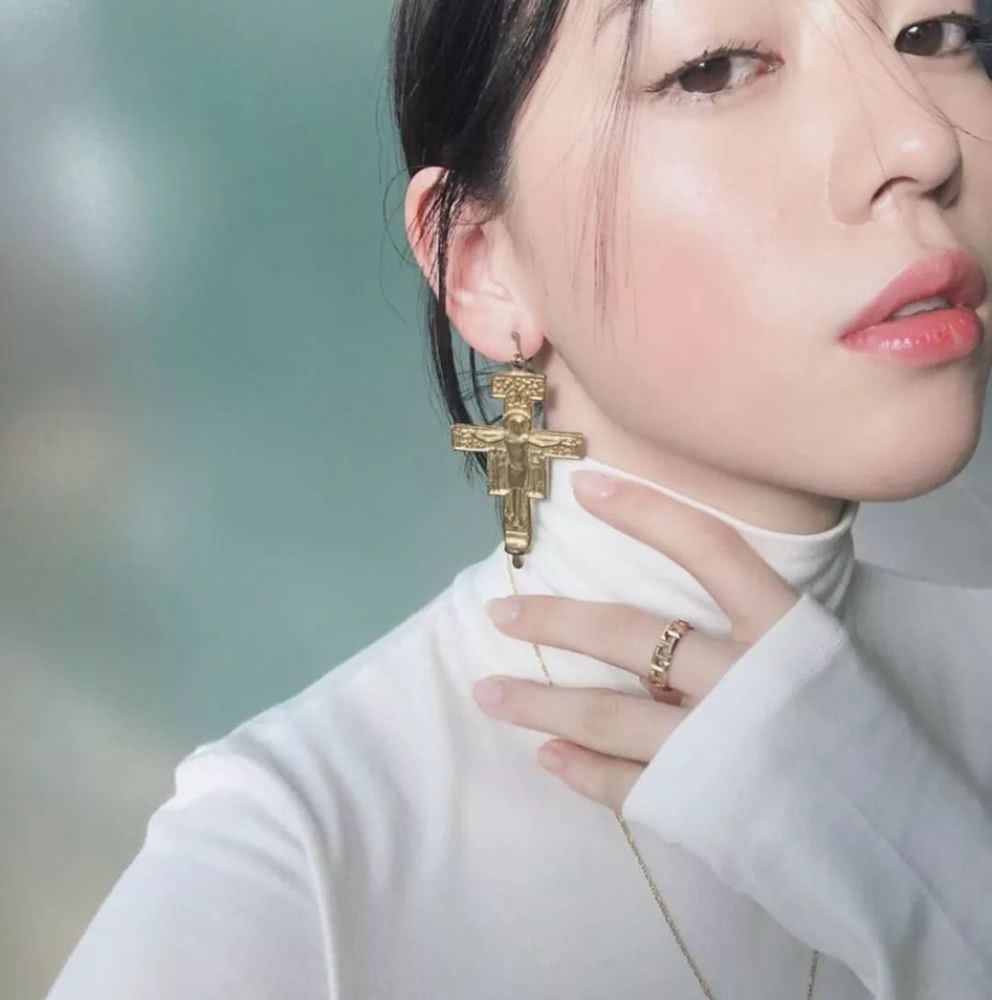 网红脸看多了会腻，“透明感女生”才是真气质！