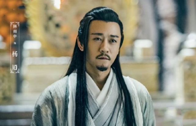 亲妈是导演，干妈也是导演，18年没带火他，娶个媳妇改名却火了