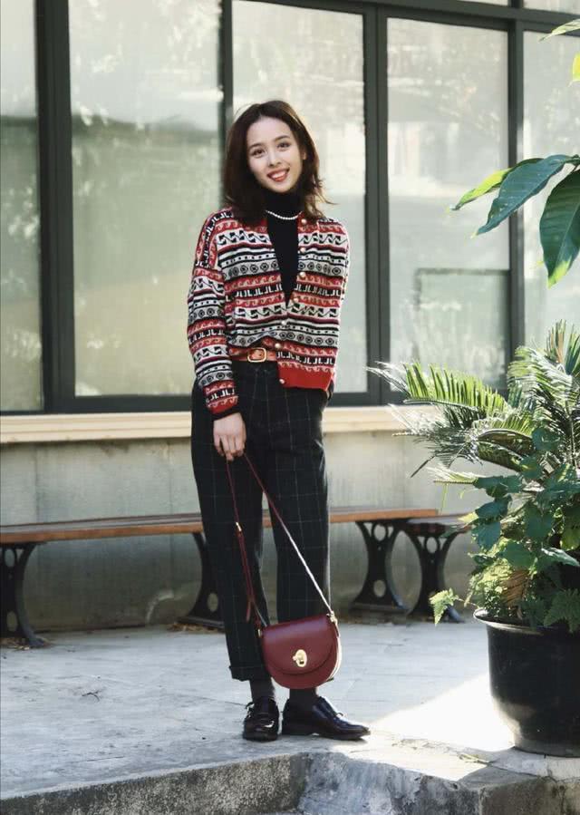 什么年龄的女生都可以，把2020年的“新年色”穿上身，显瘦又高级