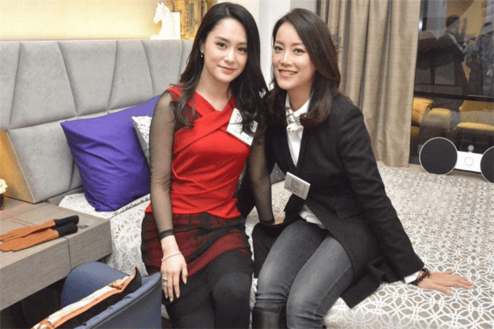 她亲手捧红谢霆锋、古巨基,分手后发现自己怀孕,47岁依旧是单身妈妈