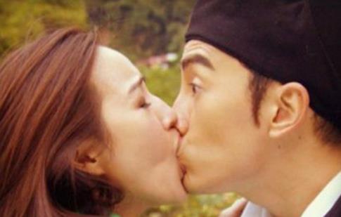 拍戏尴尬镜头,张铁林伸舌头,张钧甯整个嘴吸进去,杨幂鼻孔抢眼