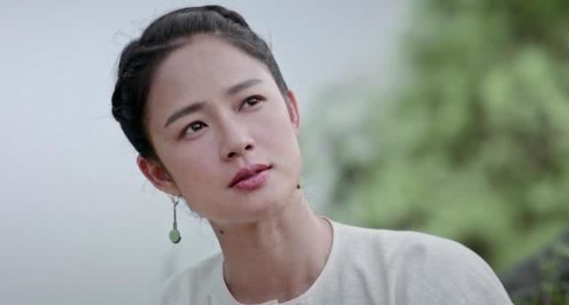 27岁嫁二婚姜文,婚后3年生2子,今40岁被姜文宠得像20岁