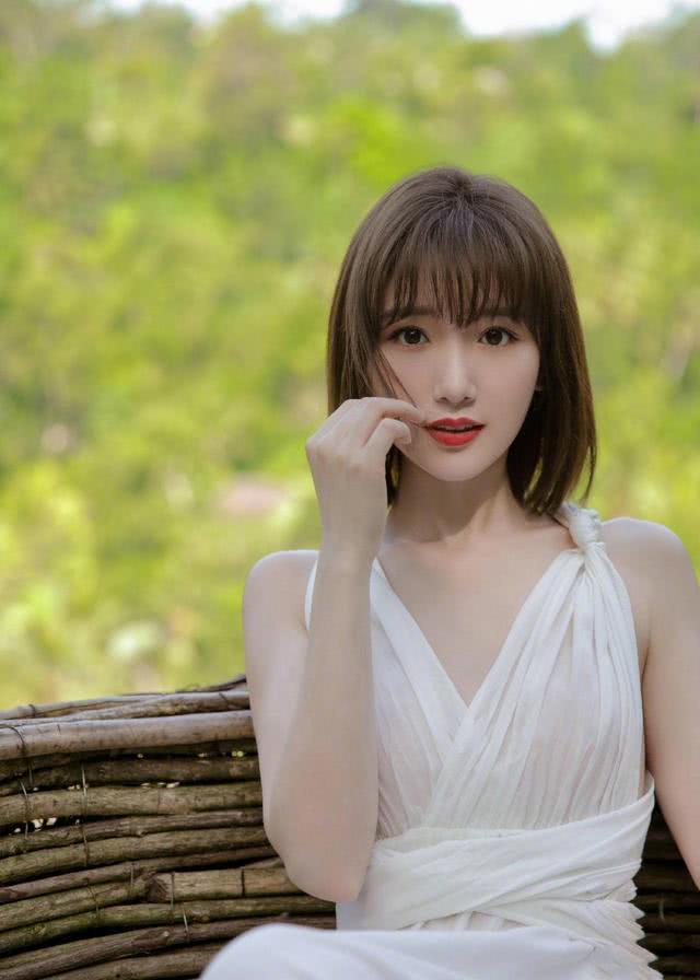 辛芷蕾的发型不要再剪了，现在流行“初恋头”，时髦可爱很高级