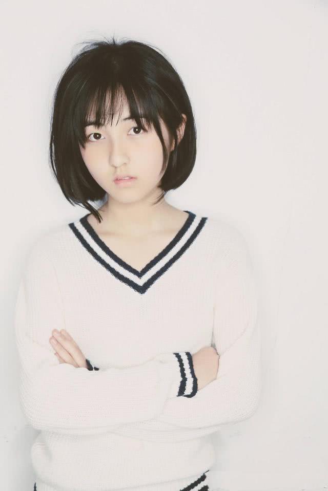 辛芷蕾的发型不要再剪了，现在流行“初恋头”，时髦可爱很高级