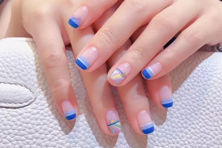 秋天流行的五种美甲款式图片,新型法式的图案造型