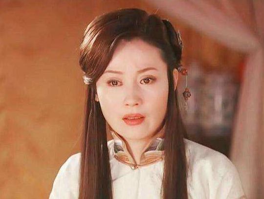 她曾与导演相爱16年，分开后对方恋上小30岁女星，今63岁依旧优雅