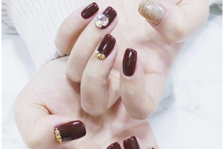 2019冬天美甲图片大全，春节红色带钻的指甲新款式