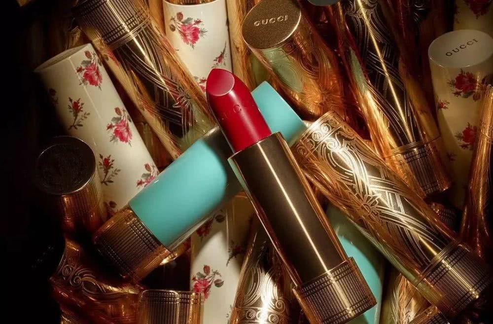 都在向CHANEL靠拢,“口红经济”为何依旧奏效?
