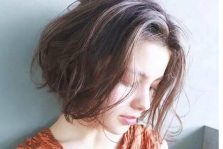 女生碎发怎么剪才好看，发型设计修饰脸型更漂亮