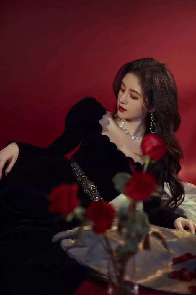 被称“四千年”美女的她到底做了什么,颜值又飙升一大截?