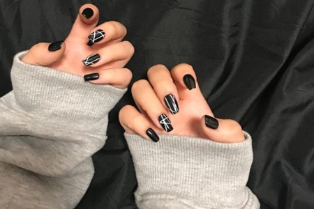 1573035110147792.jpg 2019最洋气的黑色美甲图片,流行美甲款式大集合