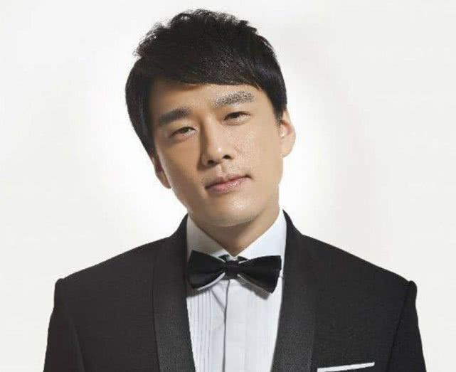 出道24年都没传过绯闻，霸道总裁专业户，娶了青梅竹马妻子！