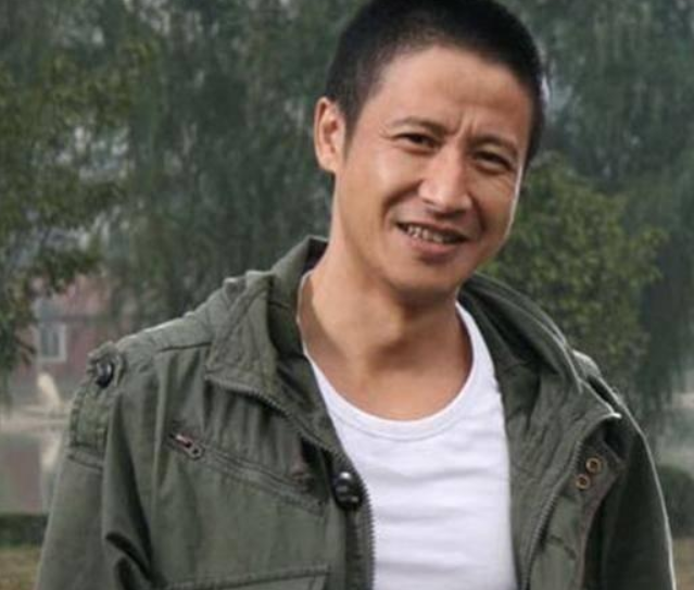 因穷被前妻抛弃，独自带着儿子北漂，凭实力一剧成名