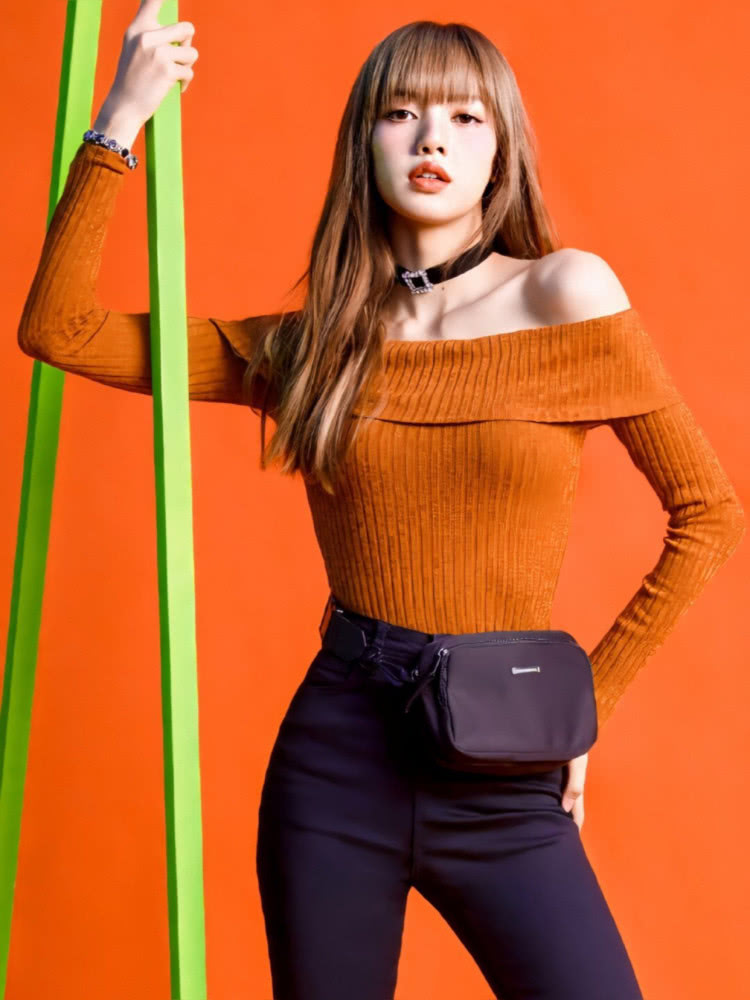 LISA现身机场，穿毛绒大衣太吸睛，不愧是“泰国甜豆”！