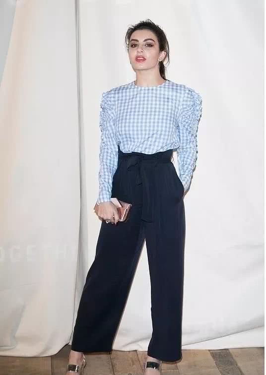 纸袋裤受宠了,比紧身裤好搭,还比阔腿裤显瘦,小个子也可以穿!