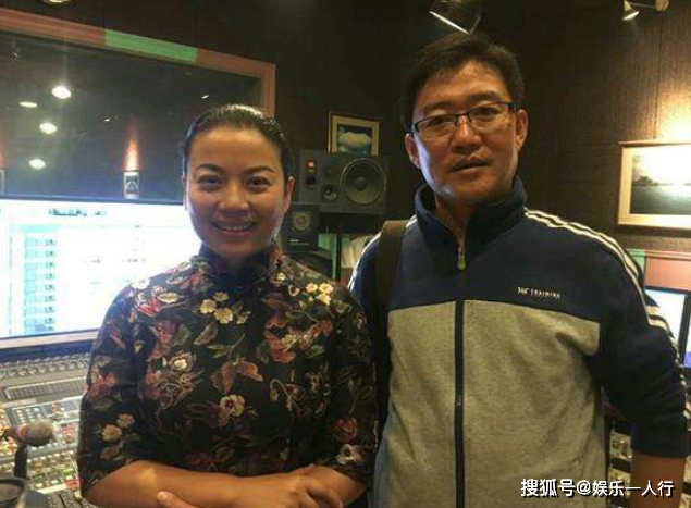 她曾23次登上春晚，为照顾病重父亲消失了5年，如今50岁仍单身