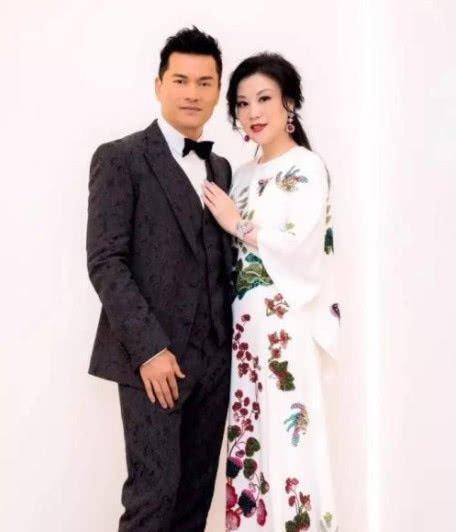 最富有“软饭王”,只因娶得好不拍戏仍身家过亿,63岁帅气依旧