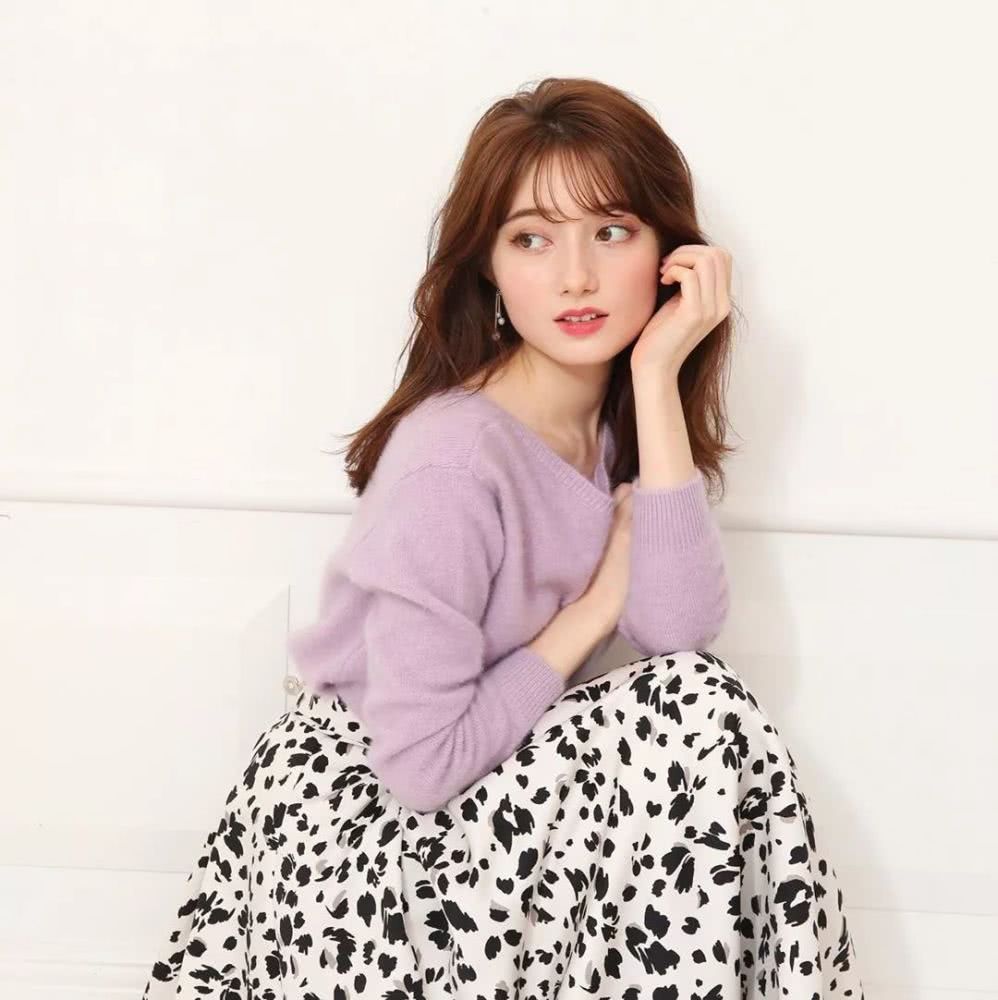 针织衫穿得不如别人好看？可能是发型的问题