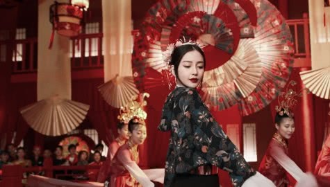 杨颖刘亦菲拍古风大片,一个造型美艳一个风格飒爽,谁更胜一筹?