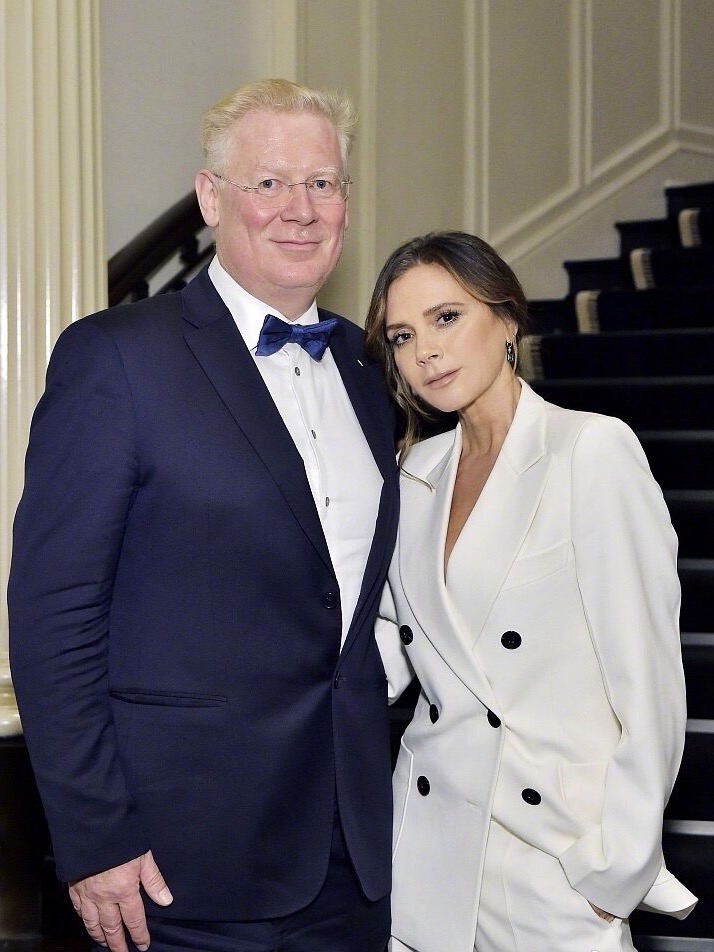 VB x AB跨界首发妆前乳霜，开启润光好命肌