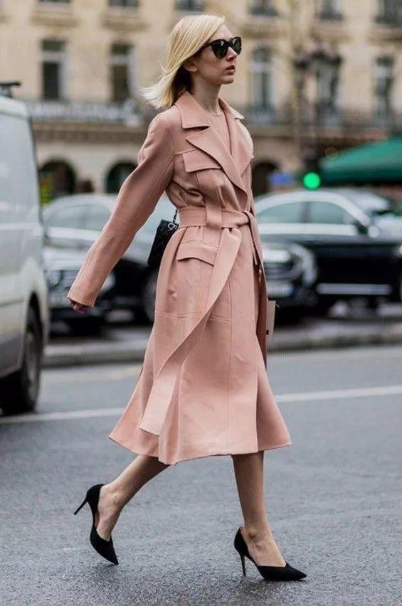 欧美街拍：黑色穿好了居然这么时髦！