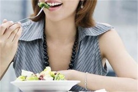 这些吃饭时的好习惯，可以让女性一个月瘦三斤