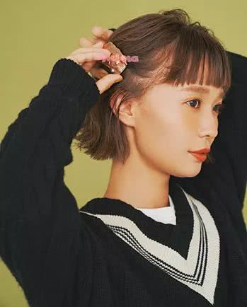 针织衫穿得不如别人好看？可能是发型的问题