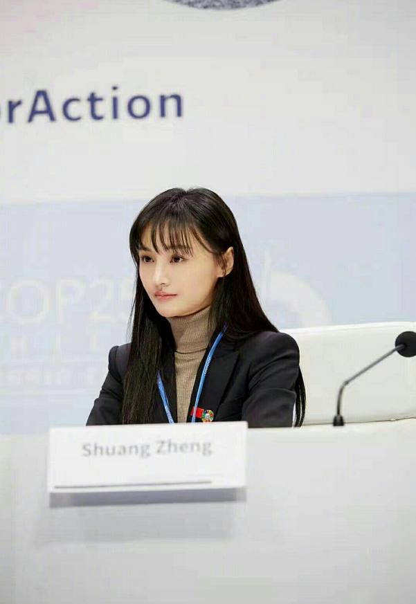 有种“整容”叫郑爽联合国发言,当她卸妆素颜出镜后,网友瞬间沸腾了
