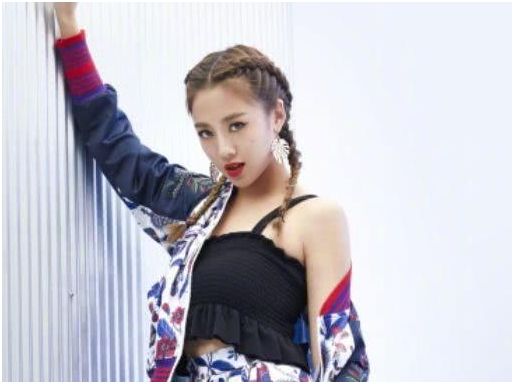 16岁时被母亲逼着出道,因忘打钱被打进医院?却被何炅宠成小公主