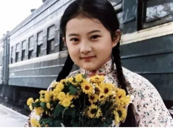 8岁被琼瑶看中一炮而红,为考北大退出娱乐圈,现39岁美丽依旧